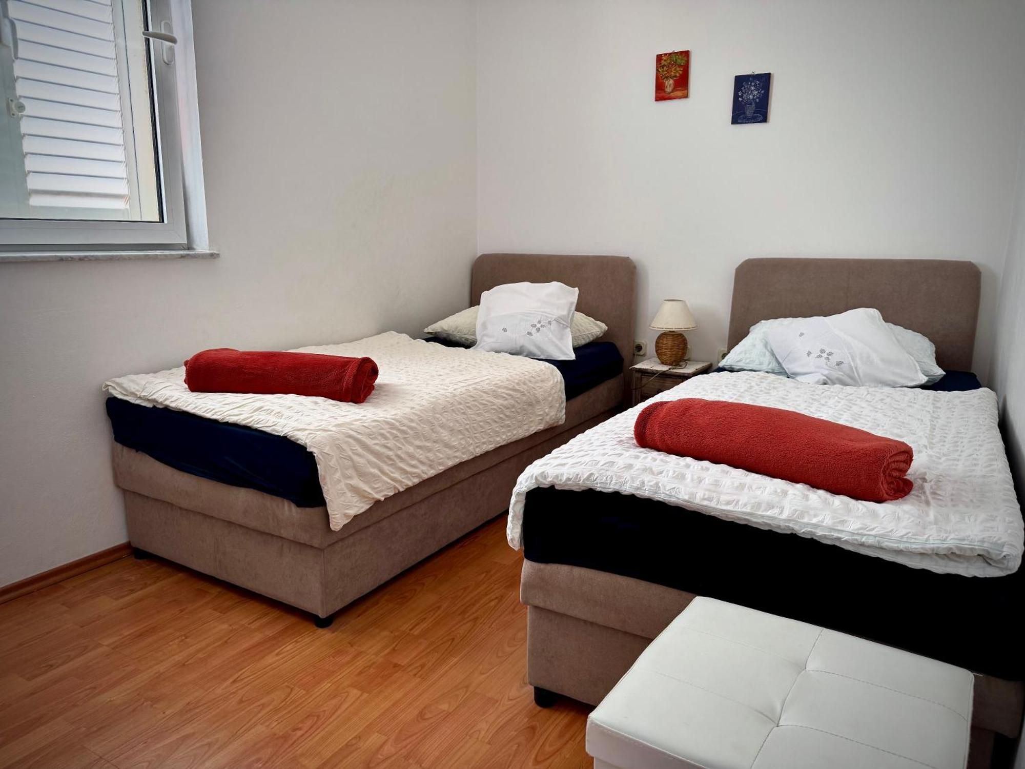 Apartments Maricic Banjol Exterior foto